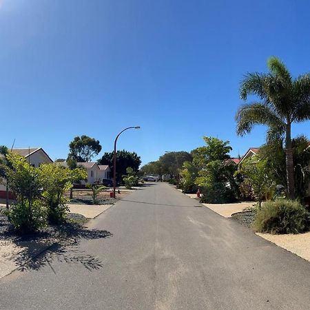 Outback Oasis Caravan Park Hotel Carnarvon Exterior photo